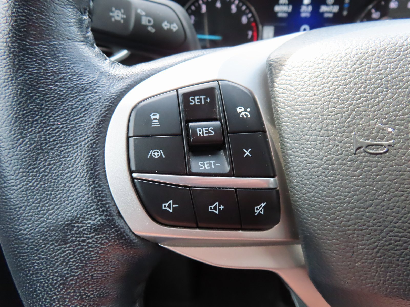 Used 2022 Ford Explorer XLT w/ Equipment Group 202A image 19