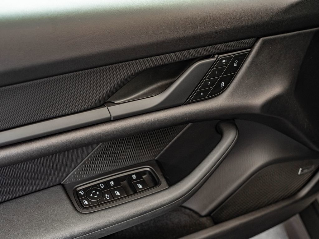 Certified 2022 Porsche Taycan image 21
