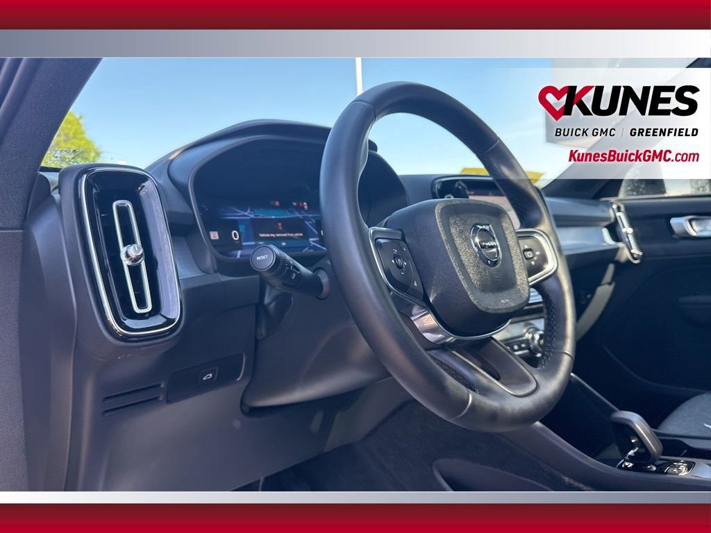 Used 2025 Volvo XC40 B5 Core AWD/4WD image 13