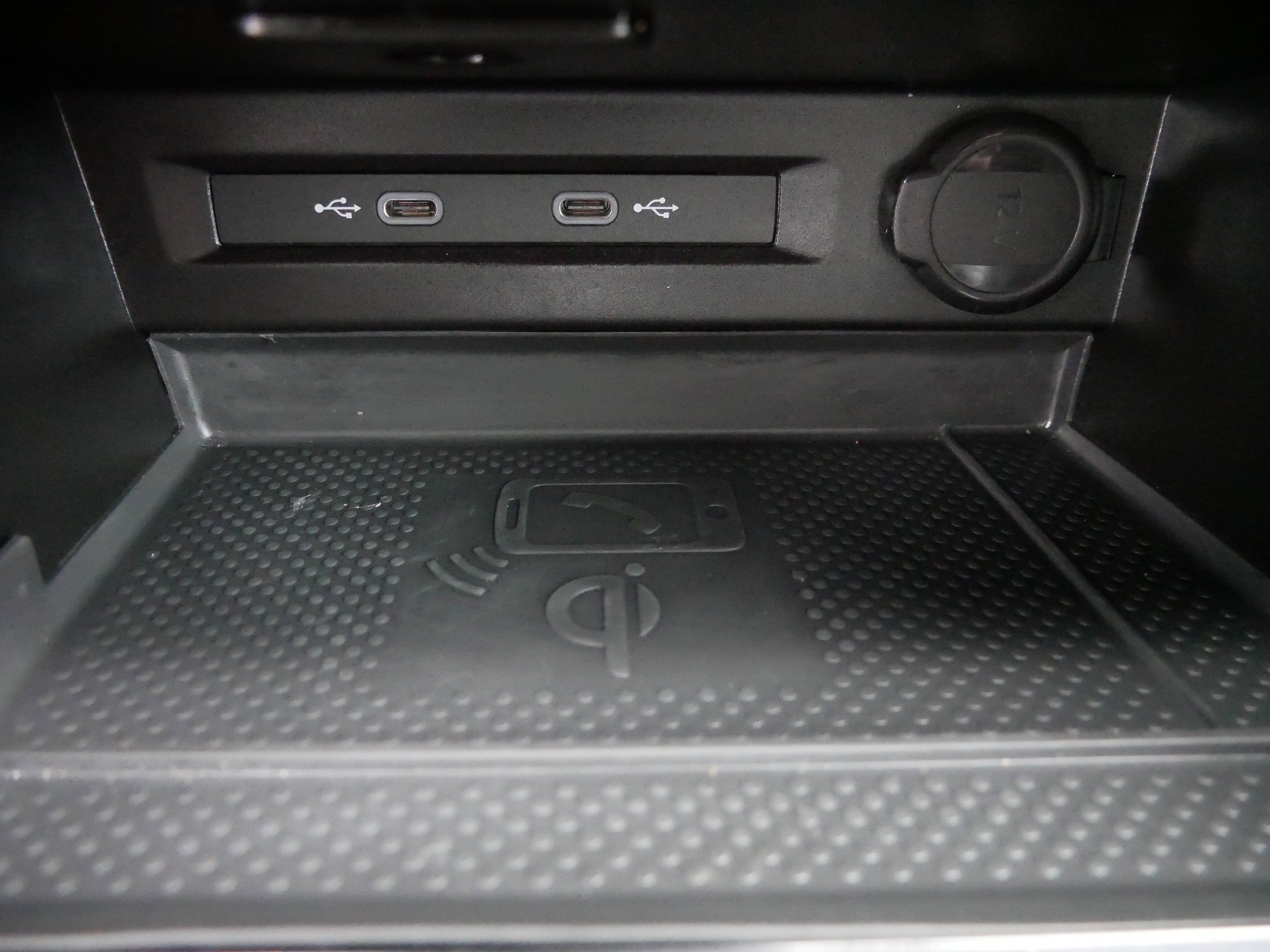 Certified 2024 Volkswagen Tiguan SE R-Line image 29