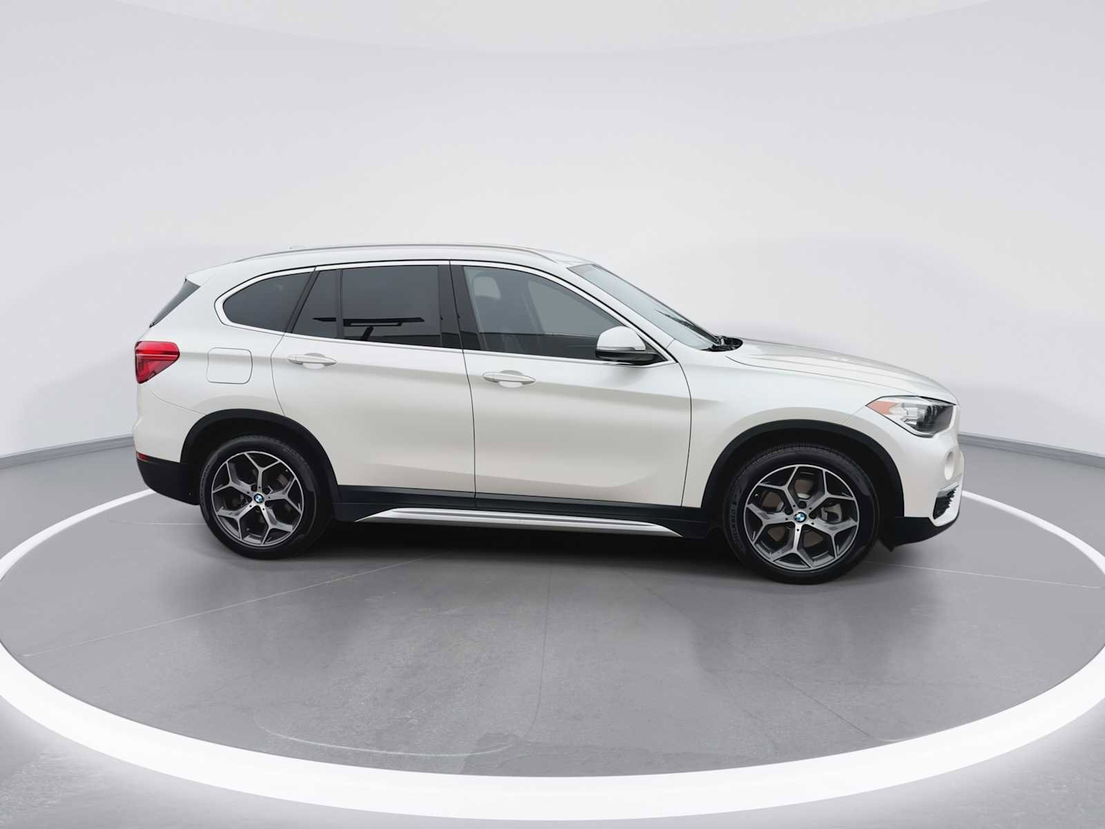 Used 2019 BMW X1 xDrive28i image 9