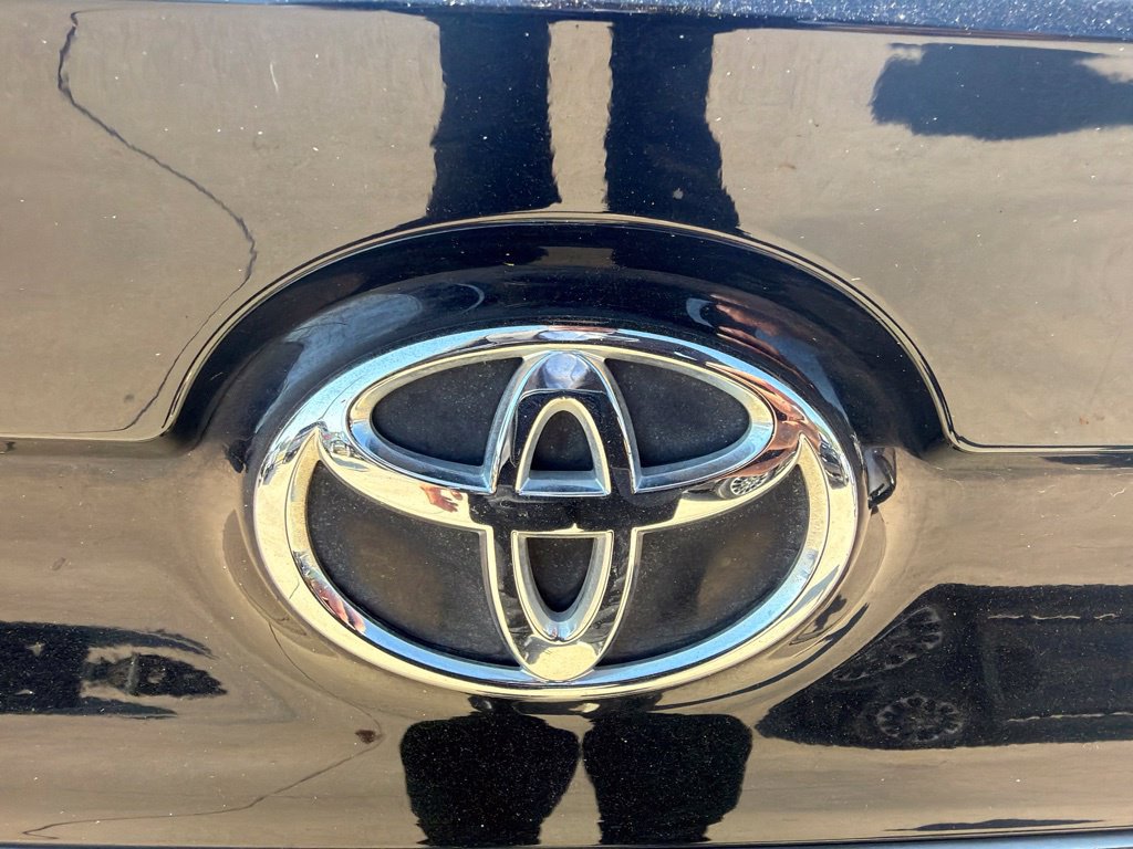Used 2016 Toyota Camry XSE FWD image 18