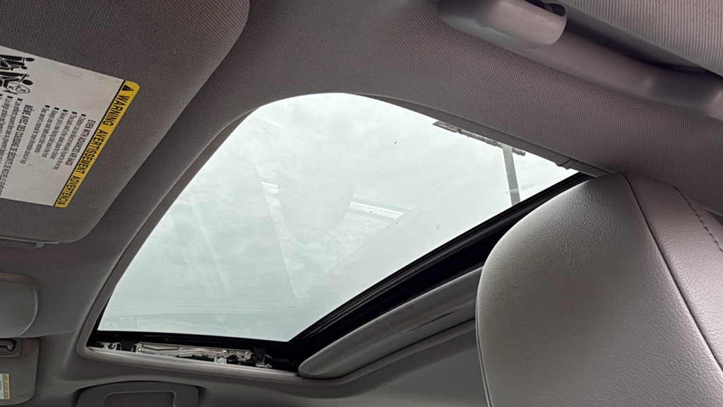 Used 2018 Toyota Camry SE w/ Moonroof Package FWD image 38