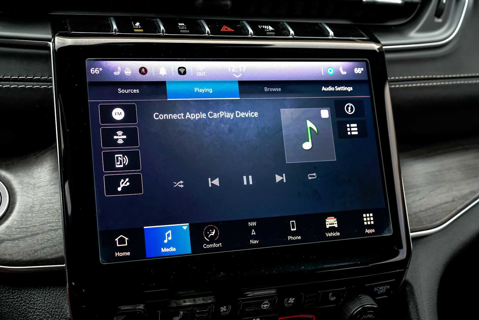 Used 2023 Jeep Grand Cherokee Overland w/ Luxury Tech Group IV AWD/4WD image 32