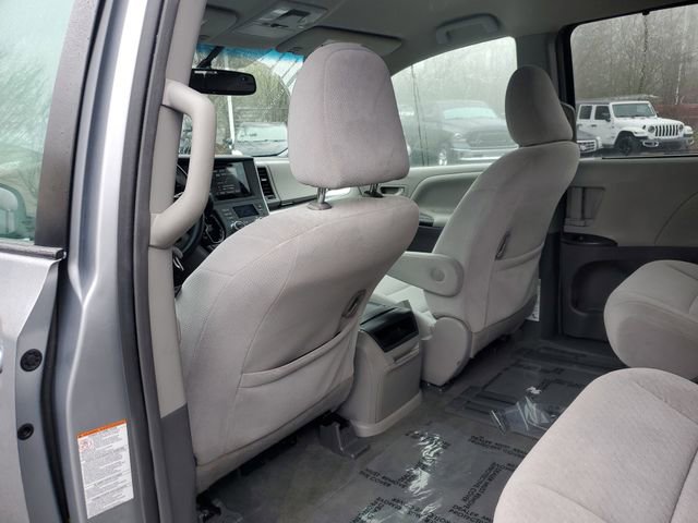 Used 2015 Toyota Sienna LE FWD image 8