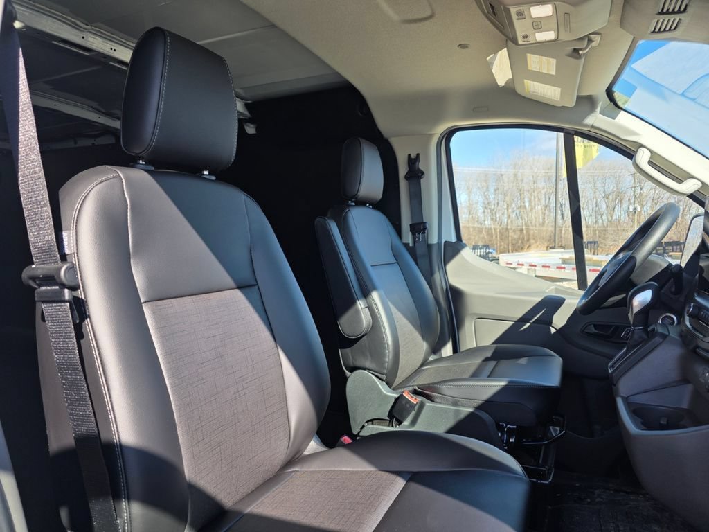 New 2026 Ford Transit 250 148 Medium Roof w/ Load Area Protection Package RWD image 34