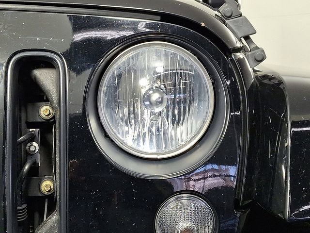 Used 2016 Jeep Wrangler Unlimited Sahara image 11