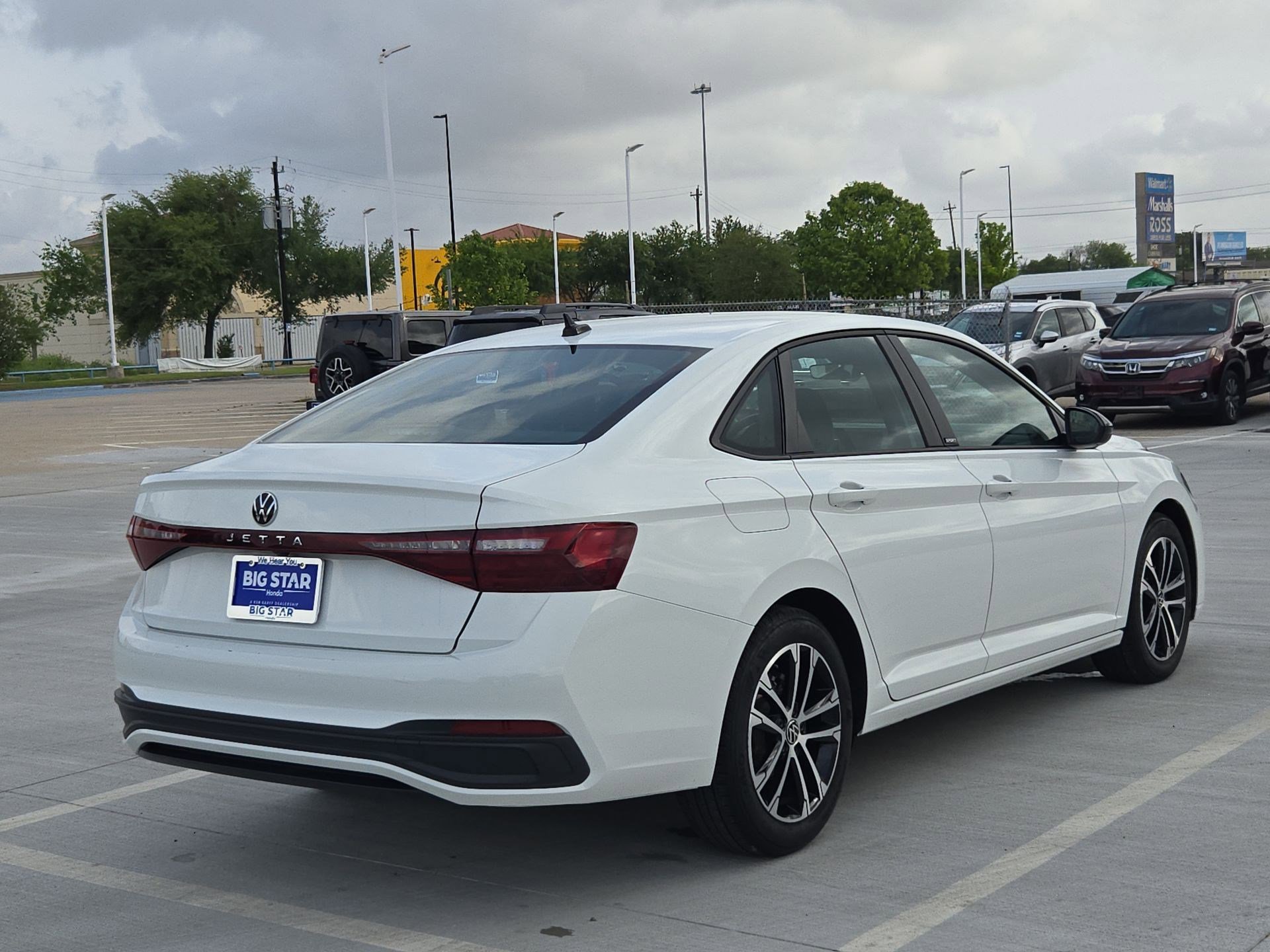 Used 2025 Volkswagen Jetta Sport image 3