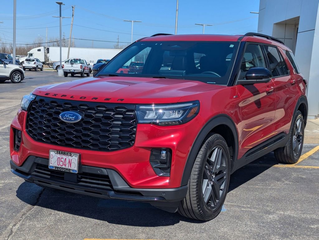 Used 2025 Ford Explorer ST-Line w/ Premium Package image 7