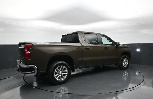 Used 2023 Chevrolet Silverado 1500 LT AWD/4WD image 7