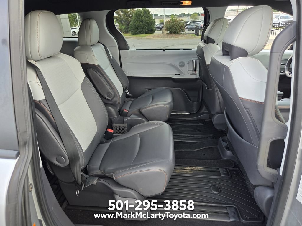 Used 2021 Toyota Sienna XSE w/ XSE Plus Package FWD image 14
