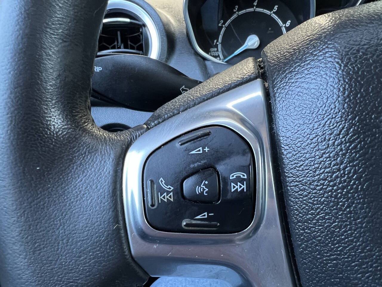 Used 2014 Ford Fiesta Titanium FWD image 16