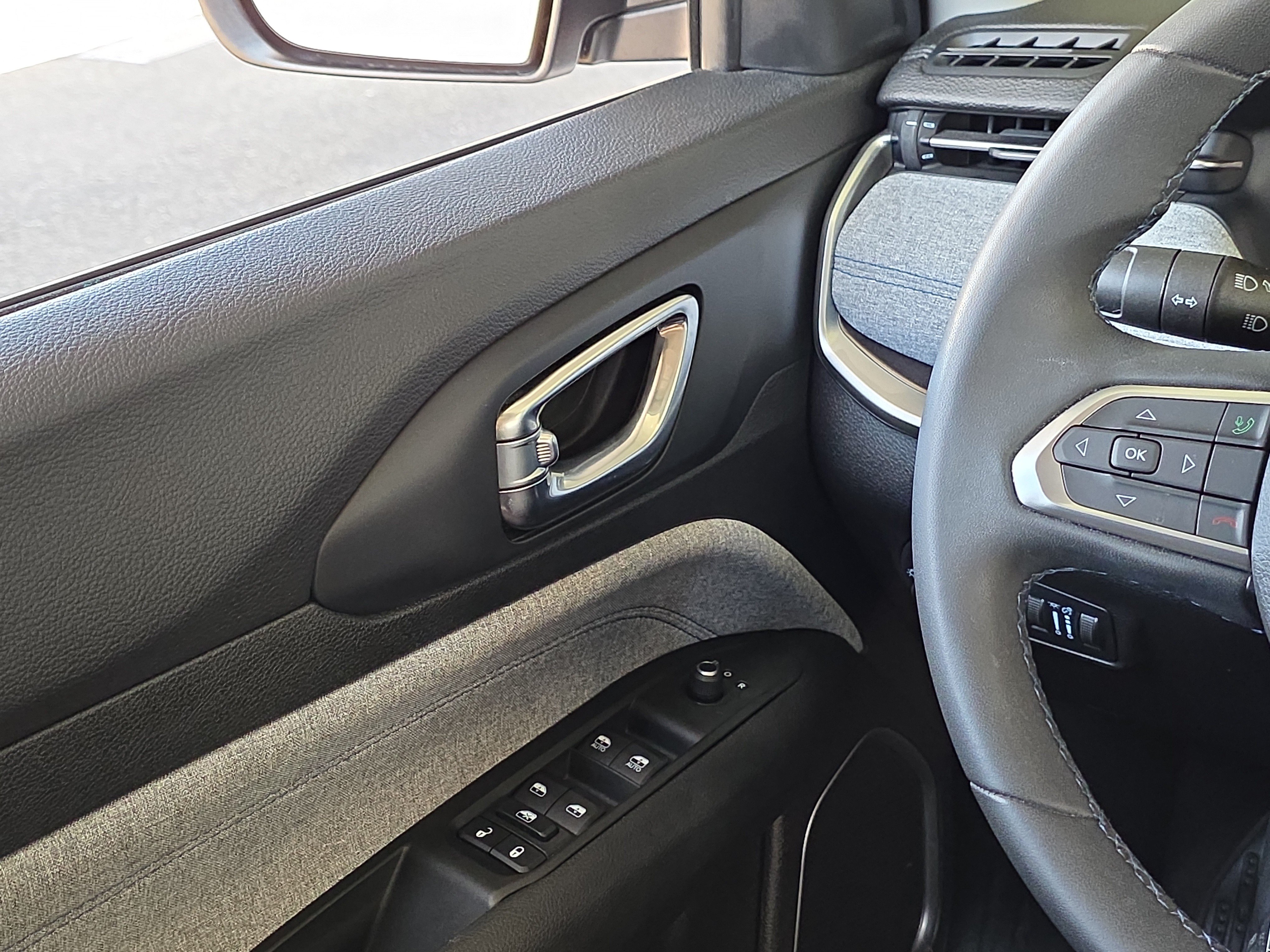 Used 2022 Jeep Compass Latitude FWD image 20