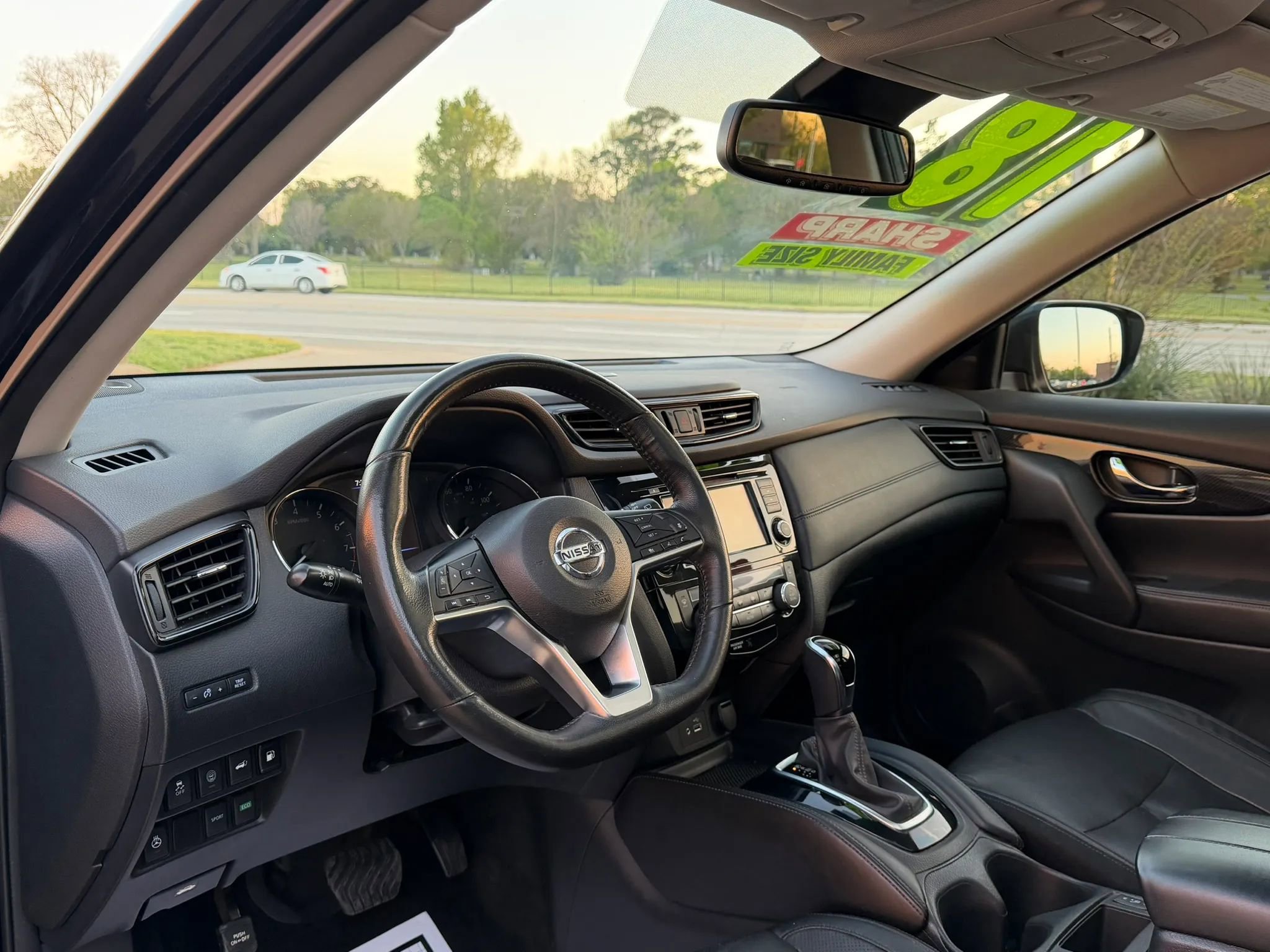 Used 2018 Nissan Rogue SL w/ Premium Package FWD image 9