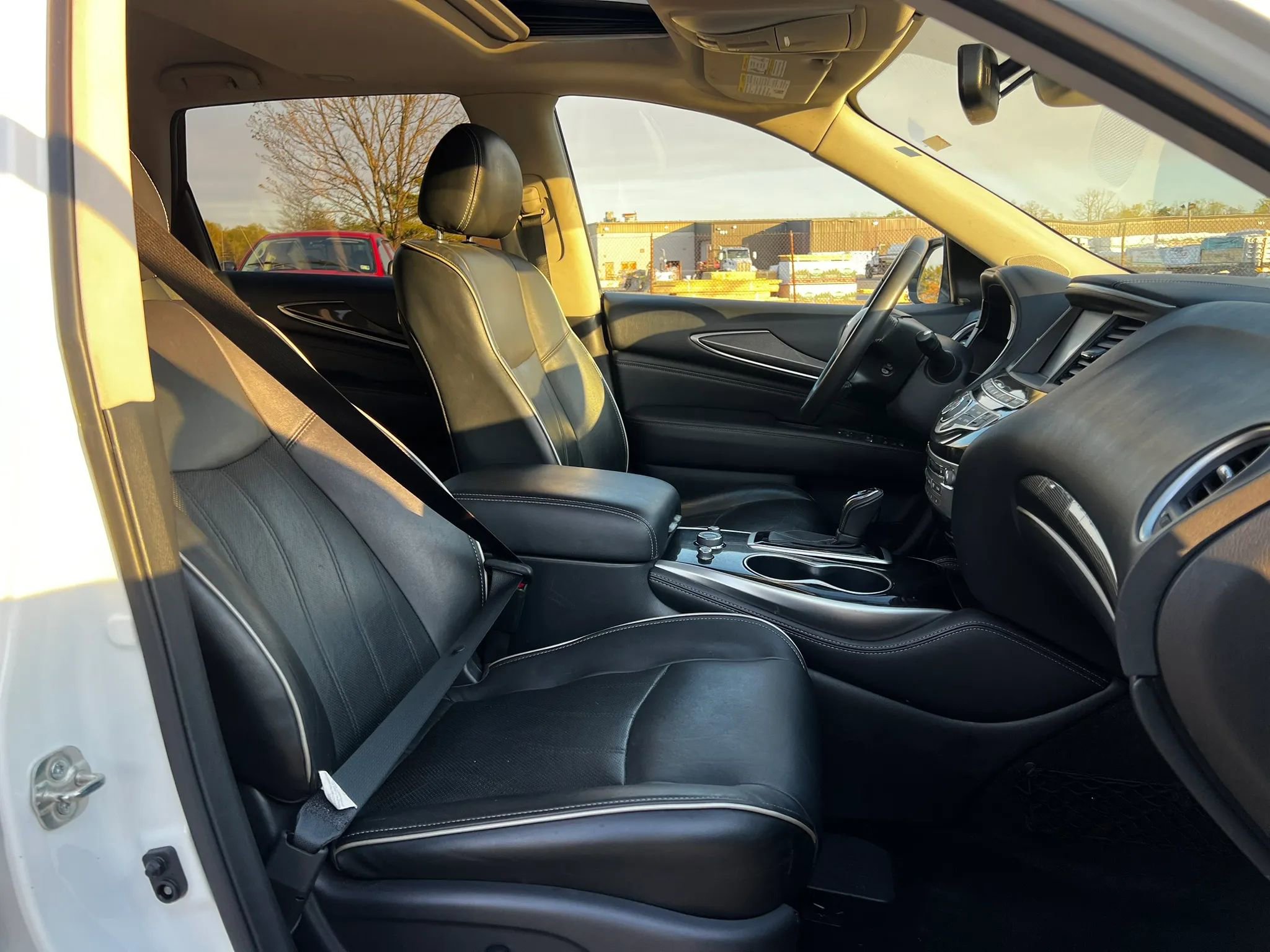 Used 2019 INFINITI QX60 Luxe w/ Essential Package image 13
