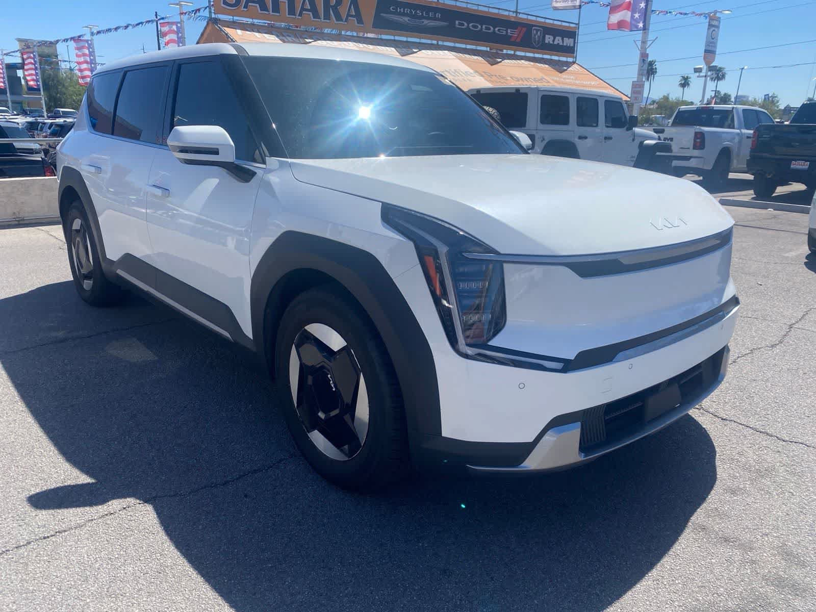 Used 2024 Kia EV9 Light Long Range RWD image 3