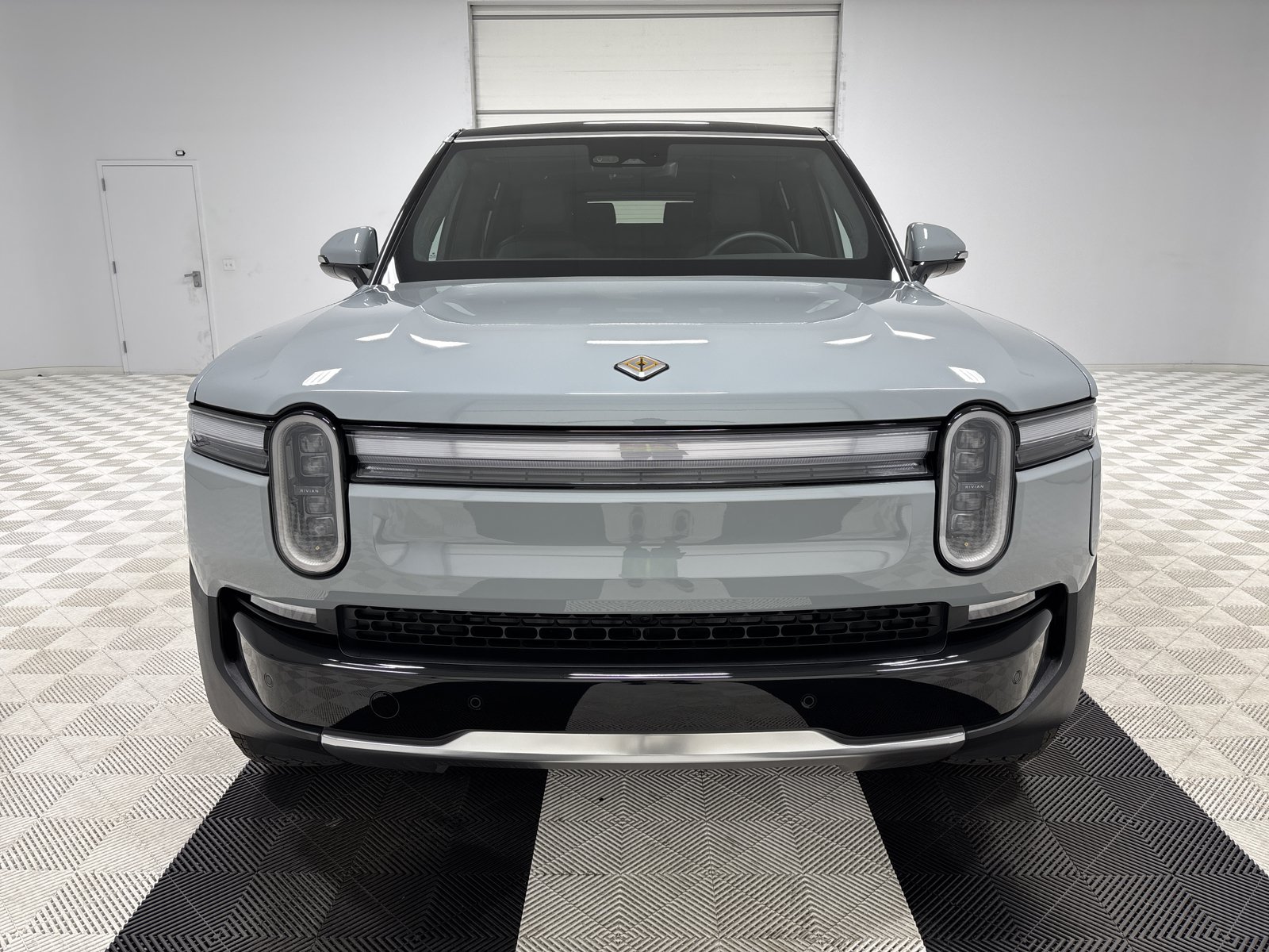 Used 2025 Rivian R1S Adventure AWD/4WD image 8