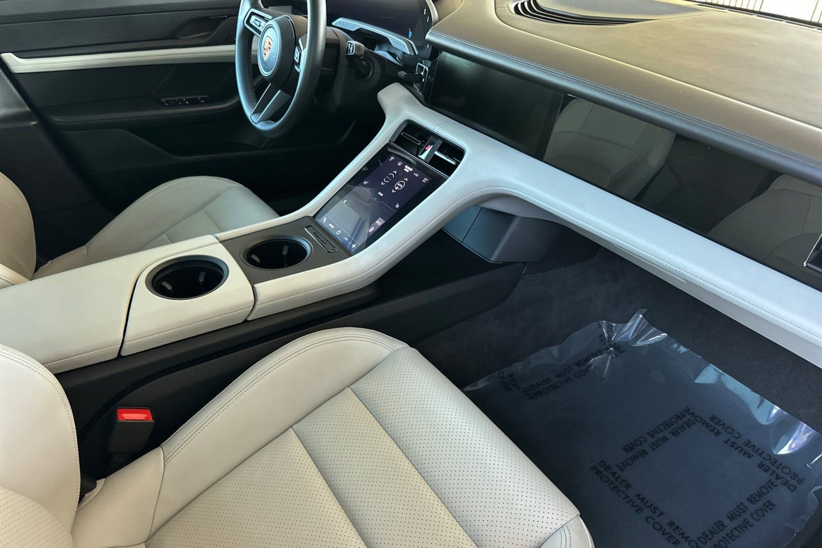 Used 2022 Porsche Taycan image 18