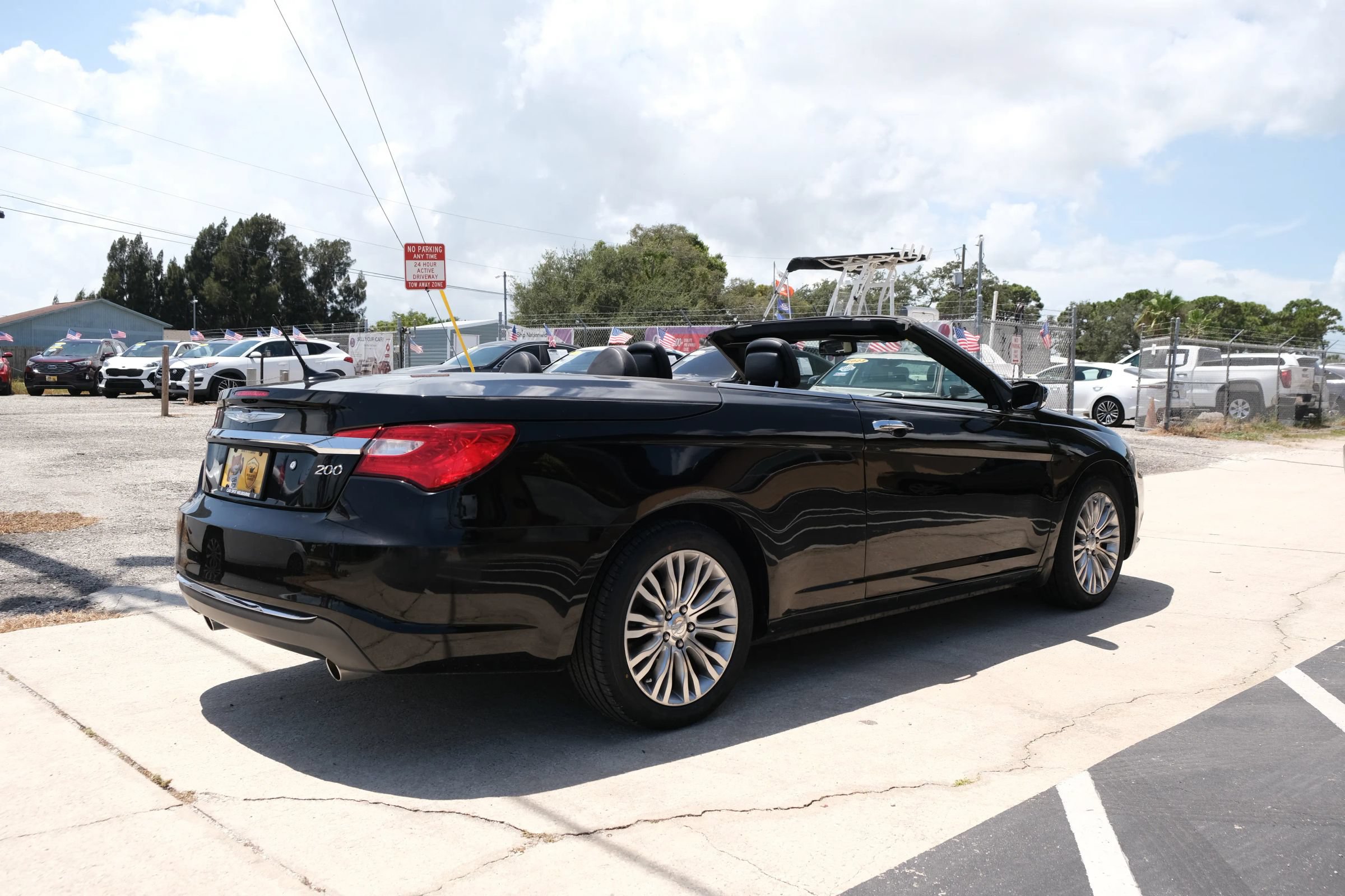 Used 2011 Chrysler 200 Limited FWD image 26