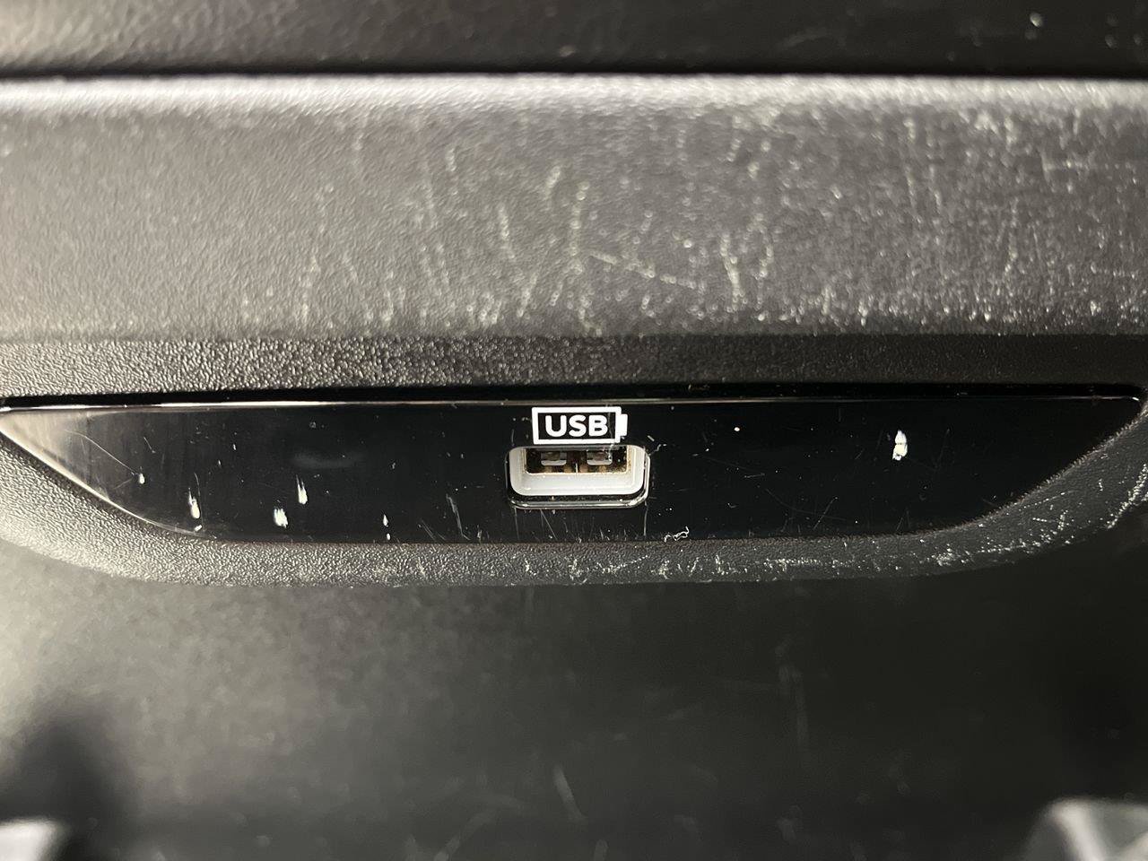 Used 2018 Chrysler Pacifica Limited FWD image 13