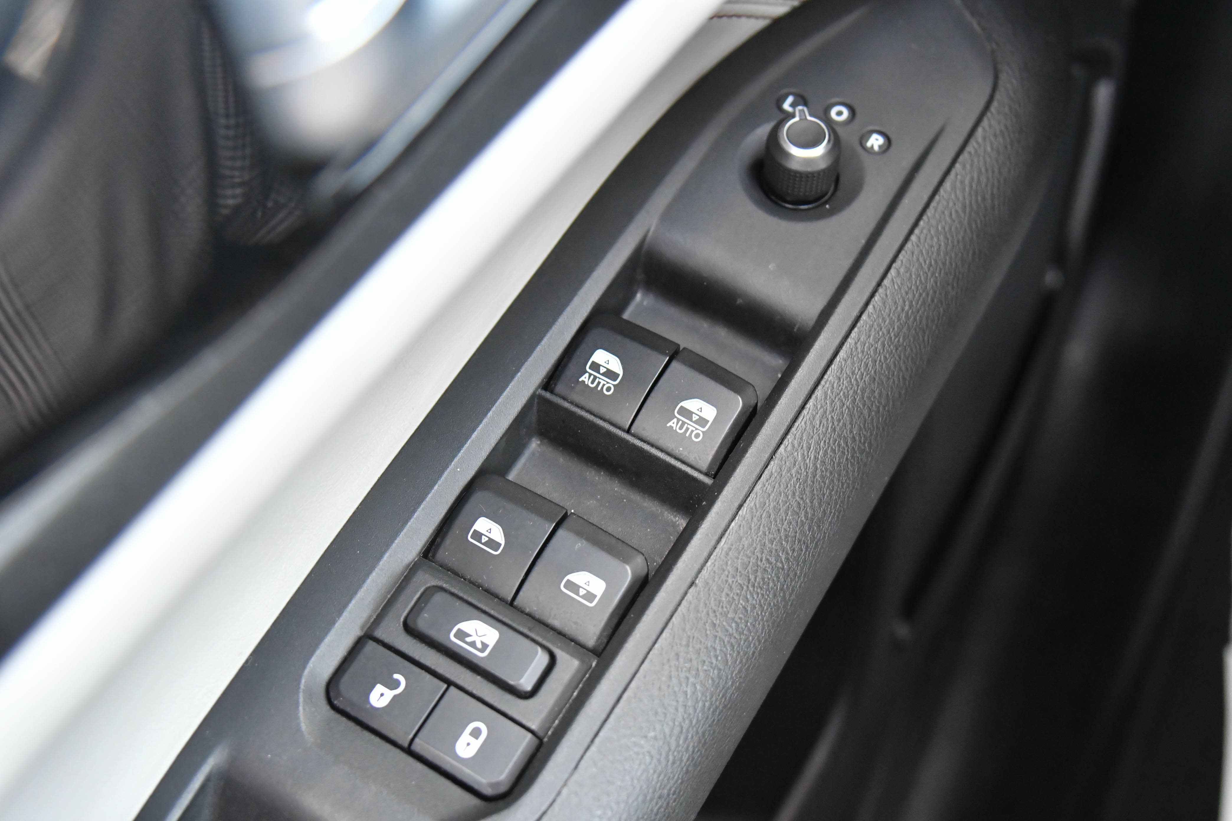 Used 2025 Jeep Compass Limited AWD/4WD image 38