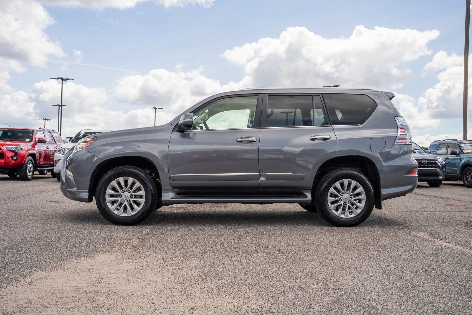 Used 2016 Lexus GX 460 w/ Premium Package AWD/4WD image 4