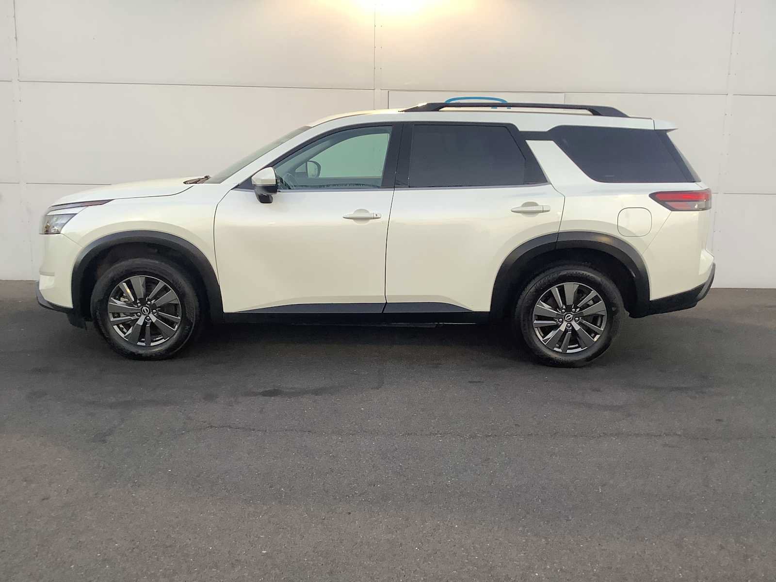 Used 2024 Nissan Pathfinder SV AWD/4WD image 2