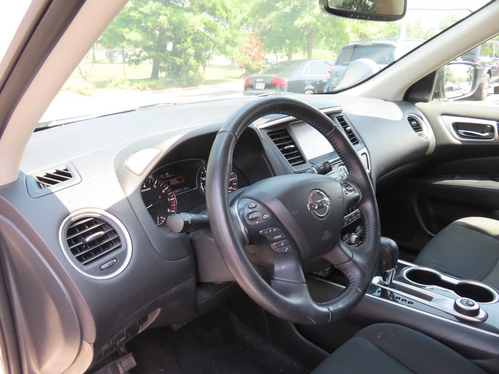 Used 2018 Nissan Pathfinder SV AWD/4WD image 17