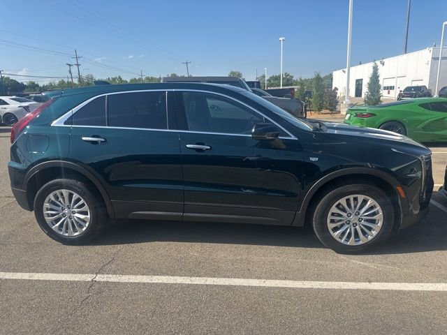 Used 2024 Cadillac XT4 Luxury w/ Cold Weather Package FWD image 4