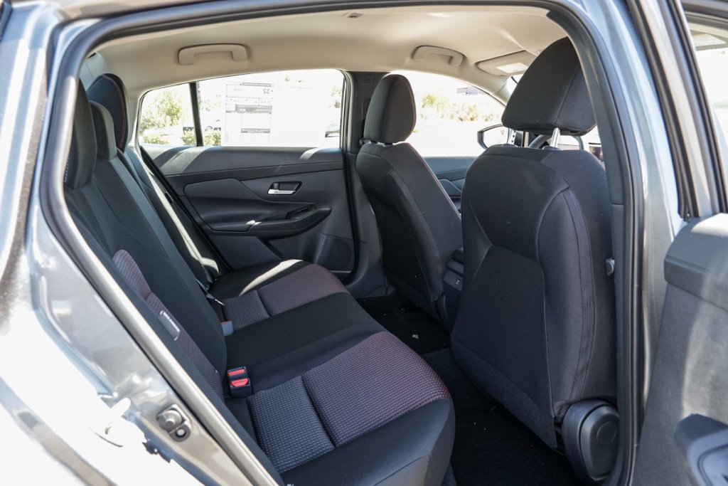 New 2027 Nissan Sentra SR w/ Floor Mat Package FWD image 23