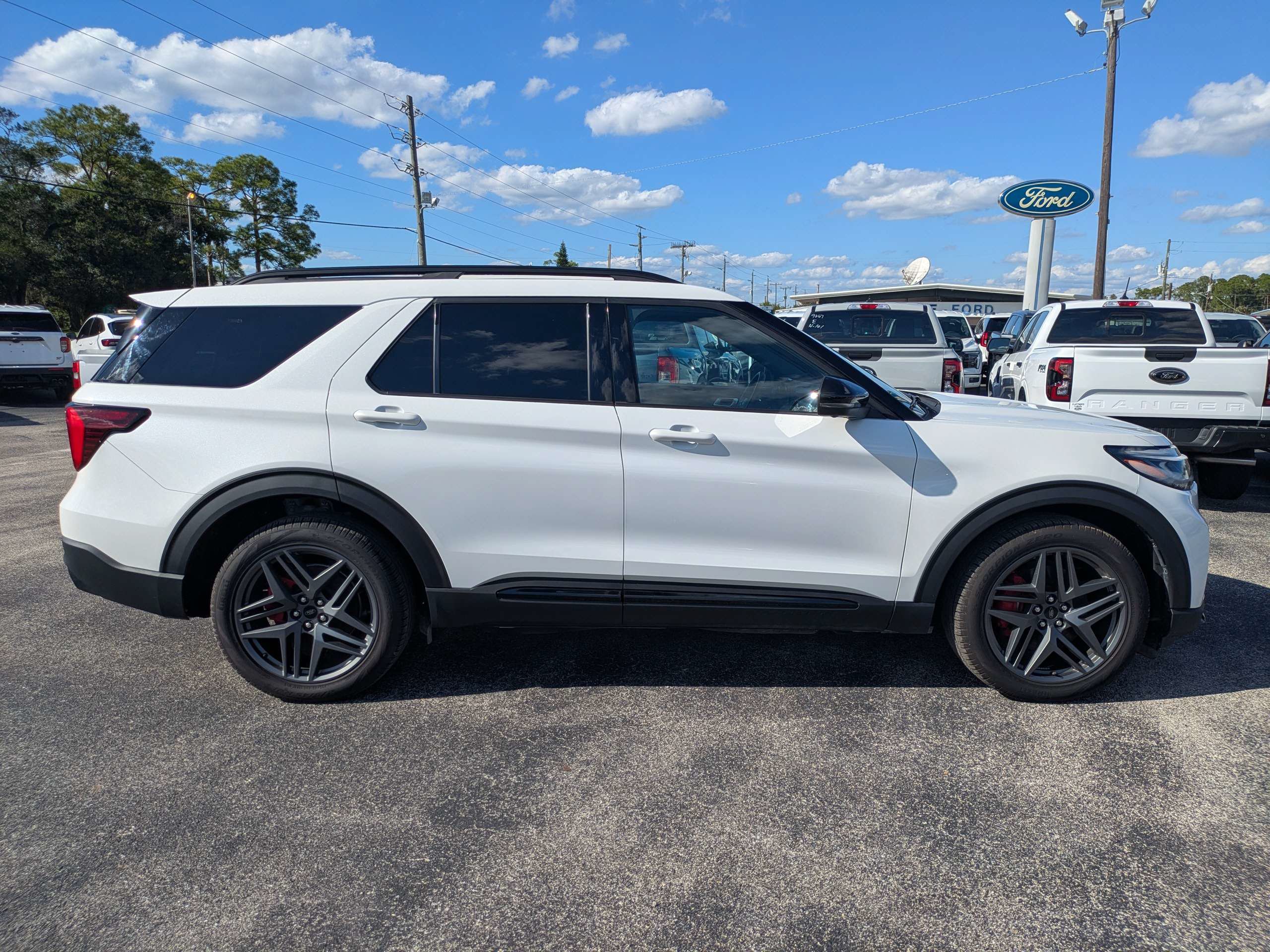 Used 2025 Ford Explorer ST AWD/4WD image 5