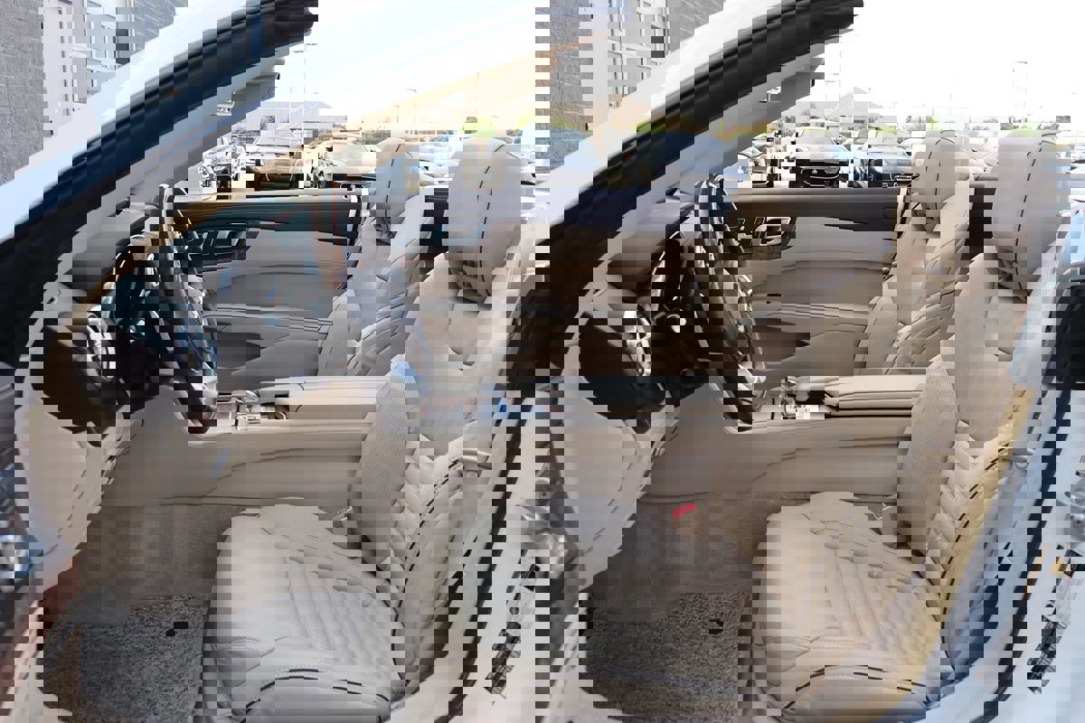 Used 2017 Mercedes-Benz SL 550 w/ Driver Assistance Package image 31