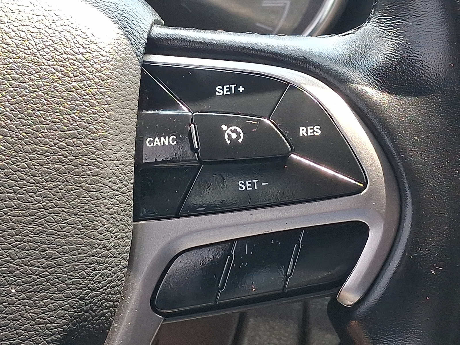 Used 2022 Jeep Grand Cherokee Limited AWD/4WD image 23
