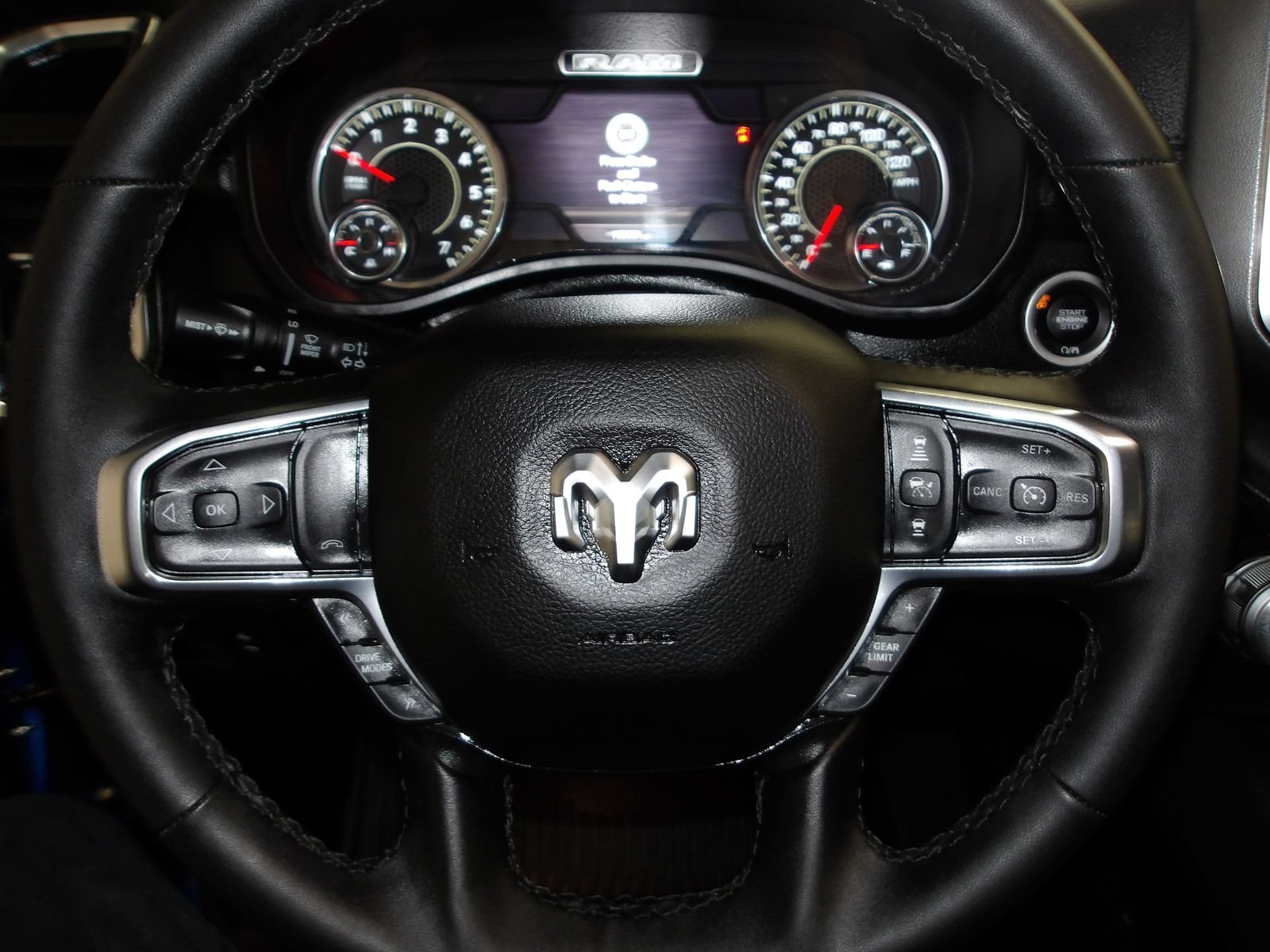 Used 2025 RAM 1500 Laramie AWD/4WD image 8