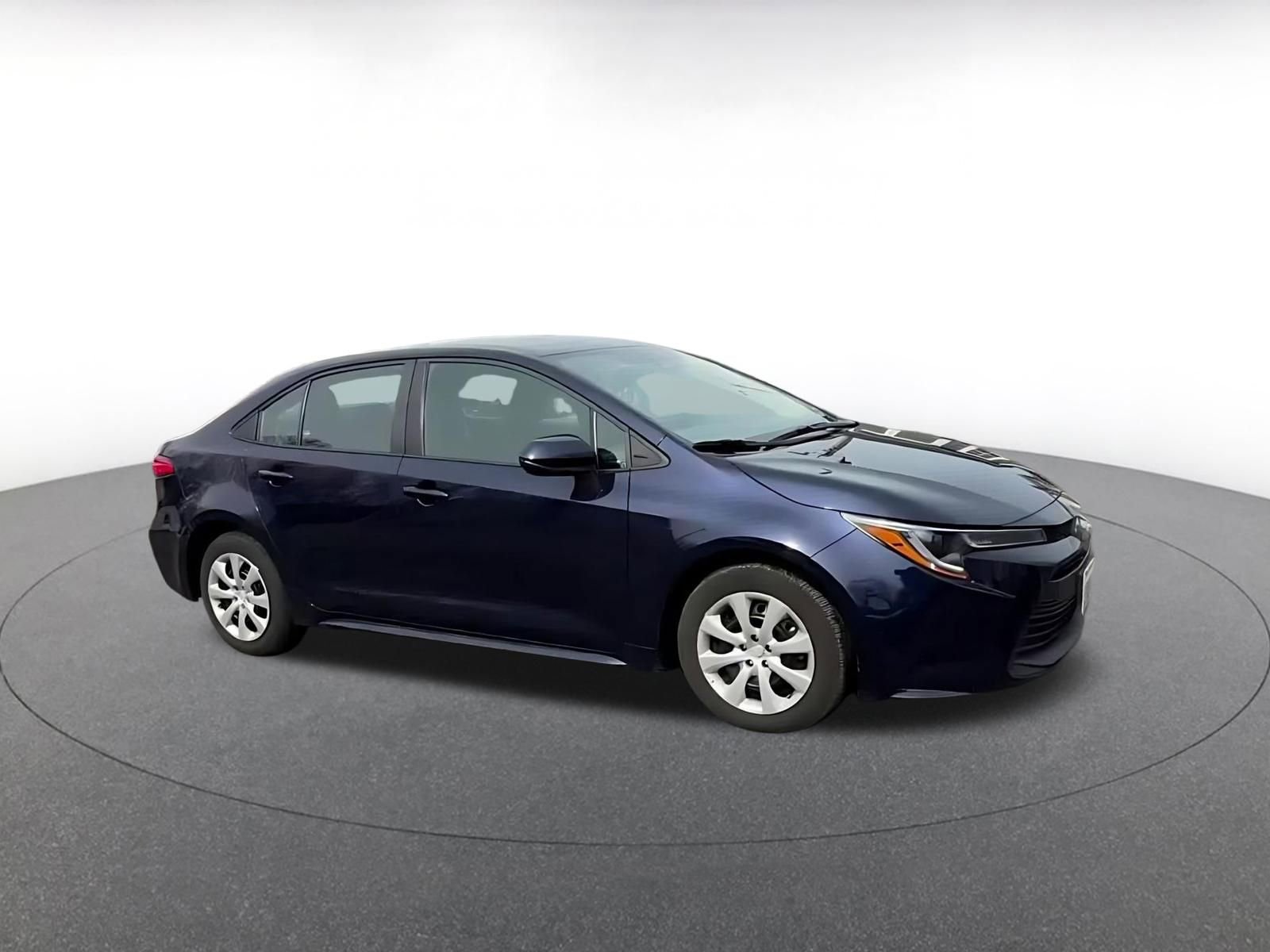 Used 2025 Toyota Corolla LE image 2