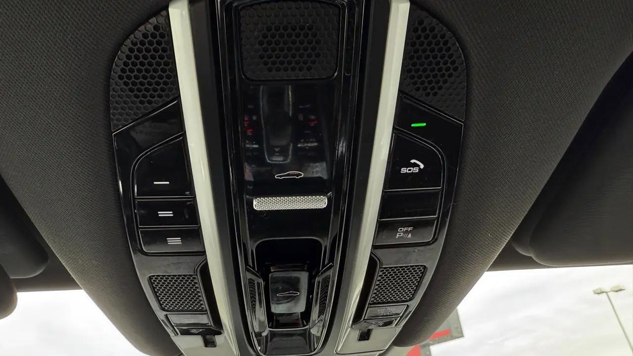 Used 2021 Porsche Cayenne image 42