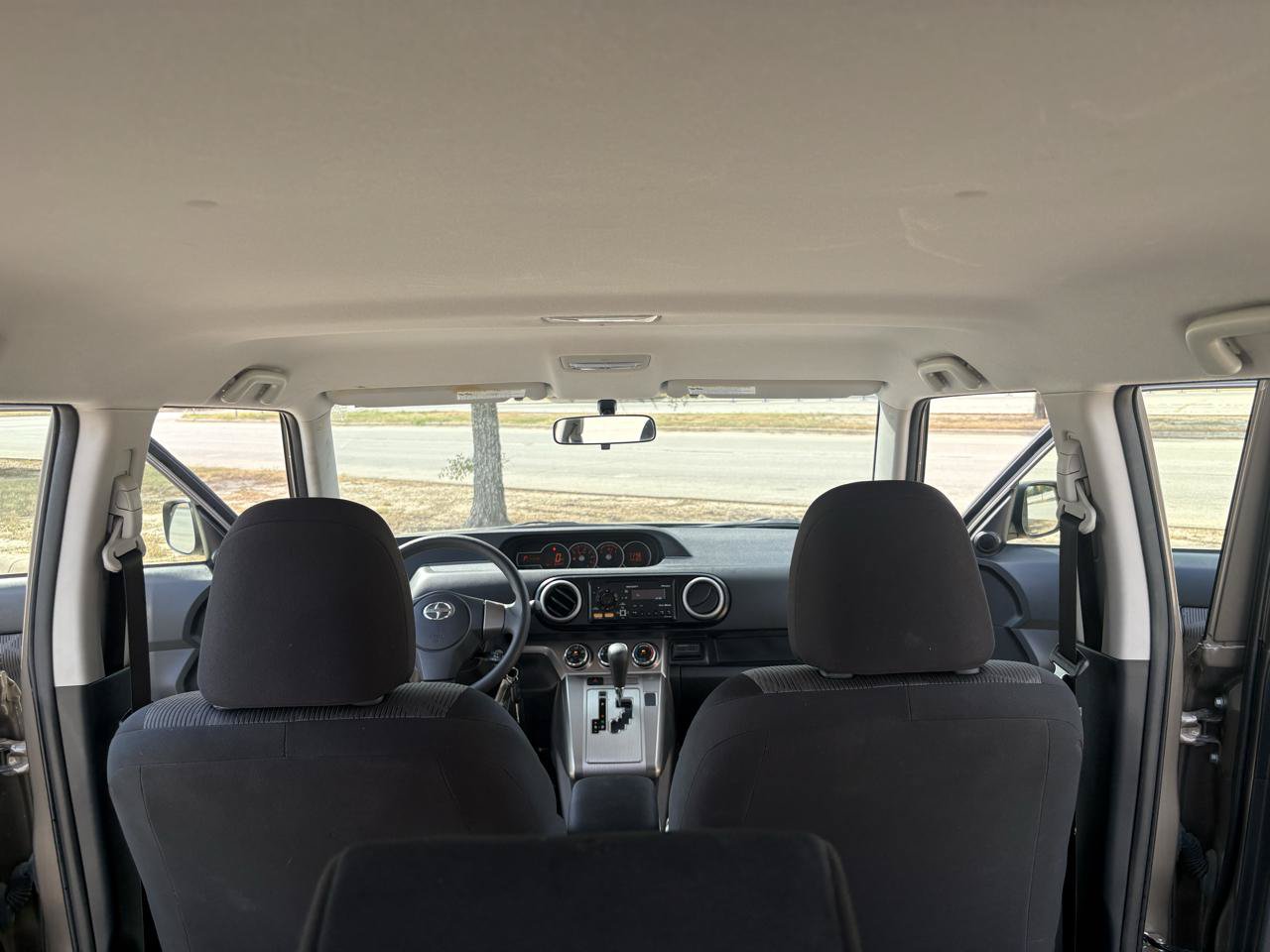 Used 2013 Scion xB FWD image 32