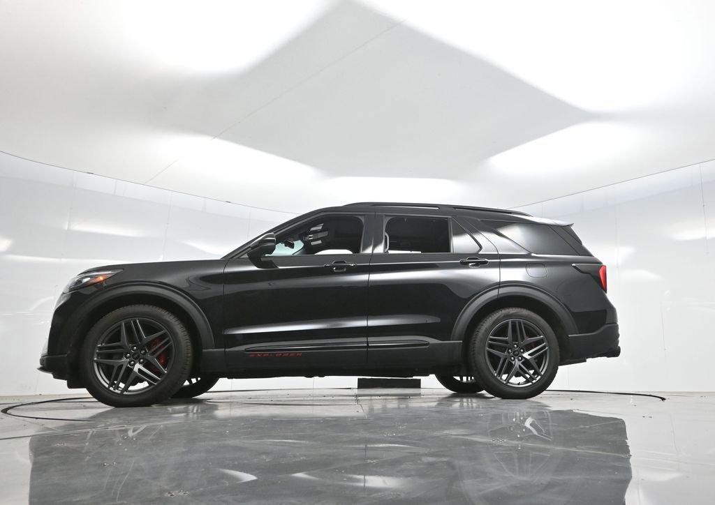 Used 2025 Ford Explorer ST image 7