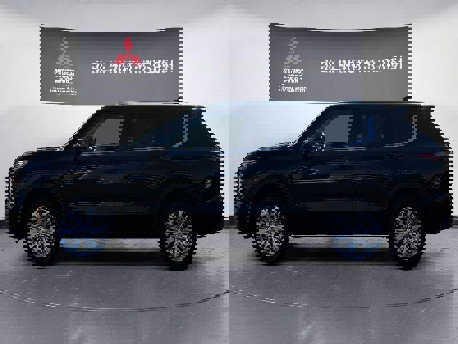 New 2025 Mitsubishi Outlander ES image 2