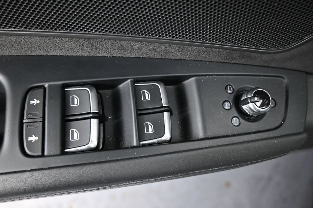 Used 2014 Audi S8 AWD/4WD image 29