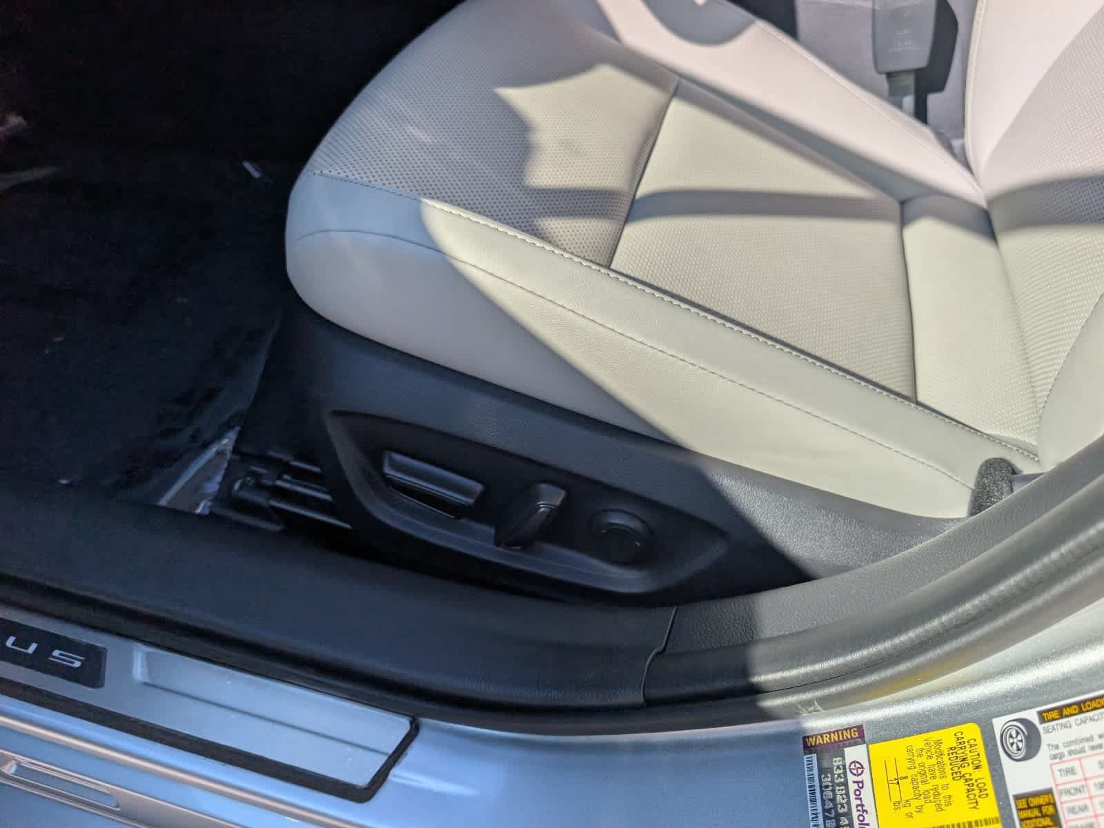 Used 2024 Toyota Prius XLE FWD image 20