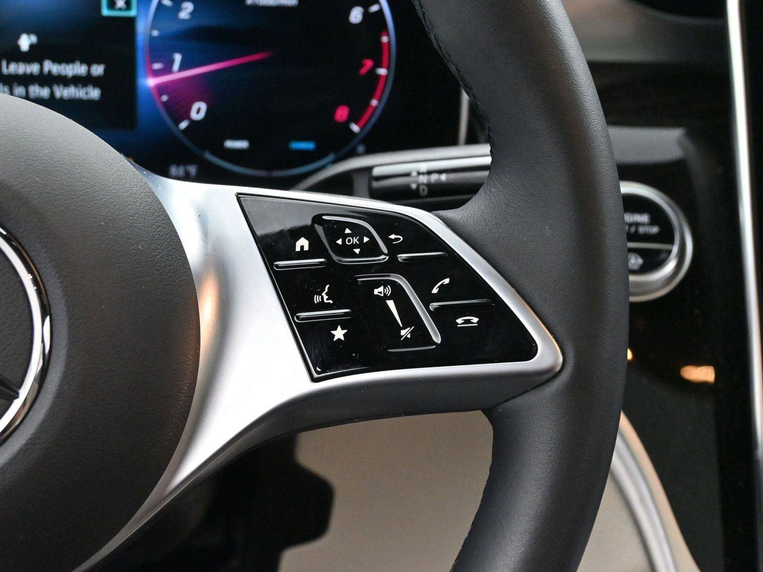 Used 2024 Mercedes-Benz GLC 300 4MATIC image 16