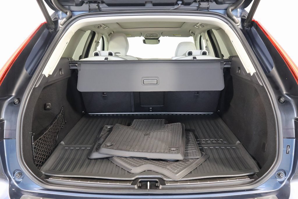 Used 2024 Volvo XC60 T8 Plus AWD/4WD image 14