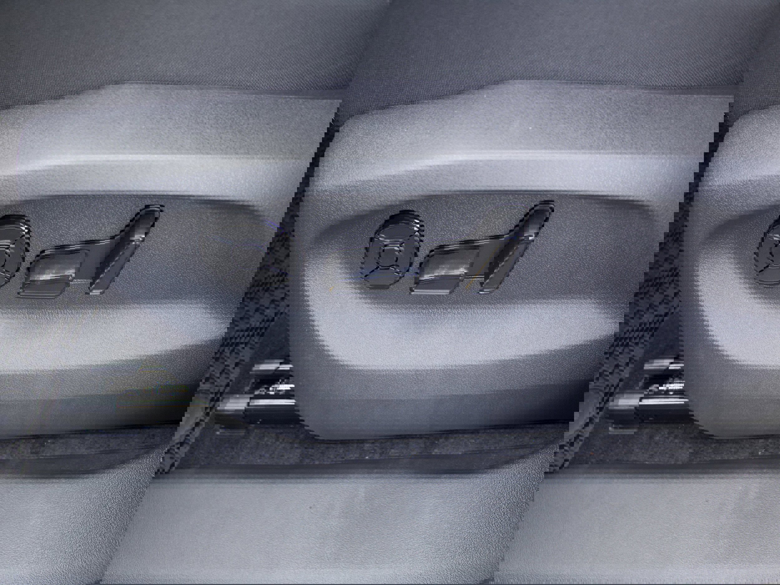 New 2025 Volkswagen Tiguan SE image 13