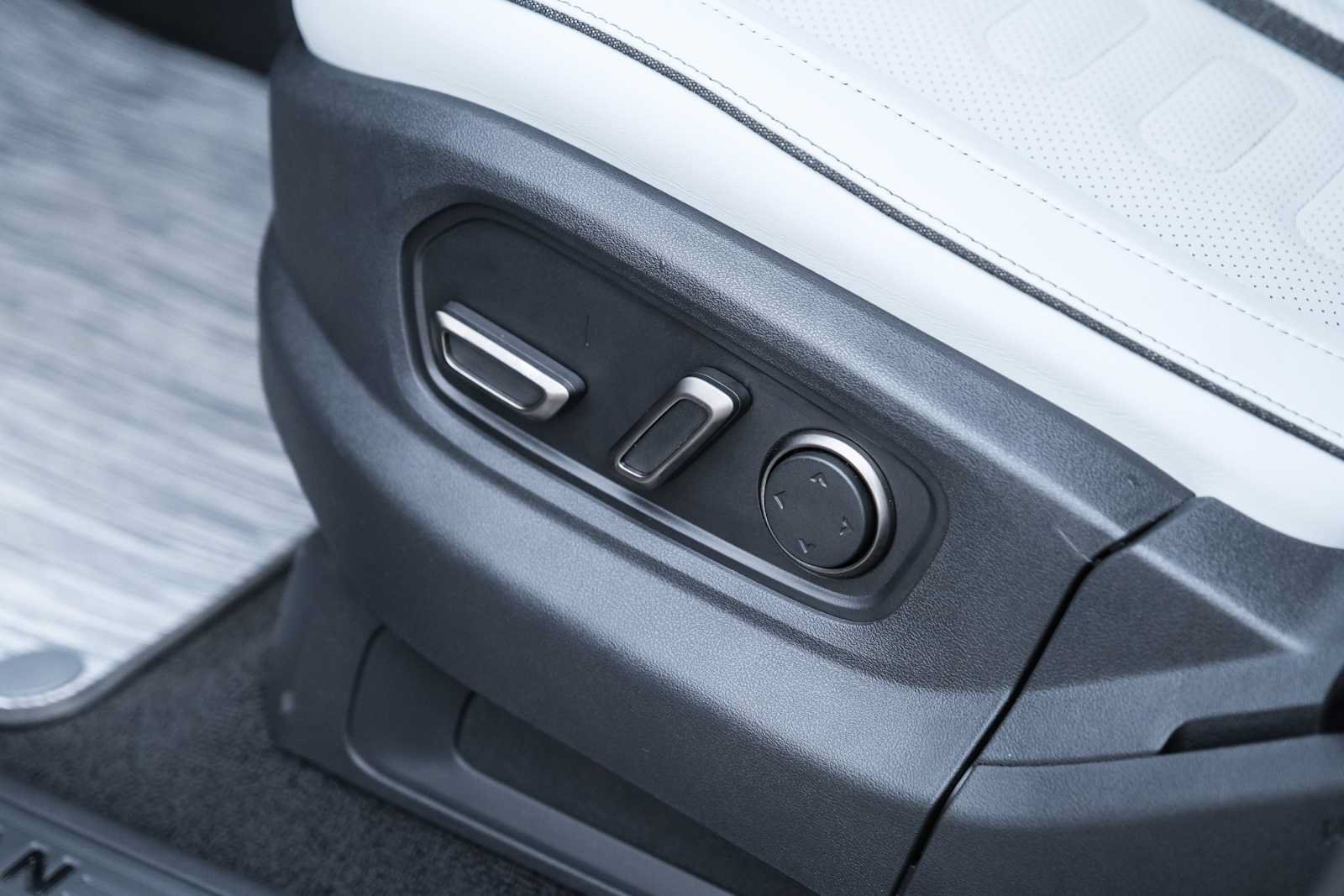 Used 2023 Rivian R1S Adventure Quad AWD/4WD image 40