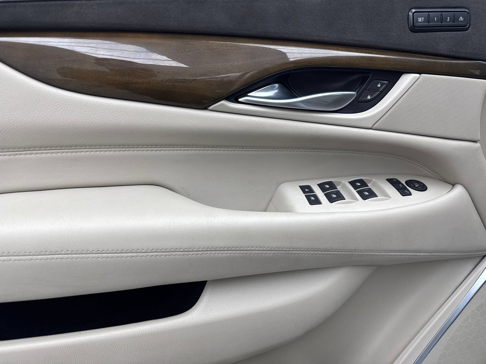Used 2018 Cadillac Escalade Luxury RWD image 19