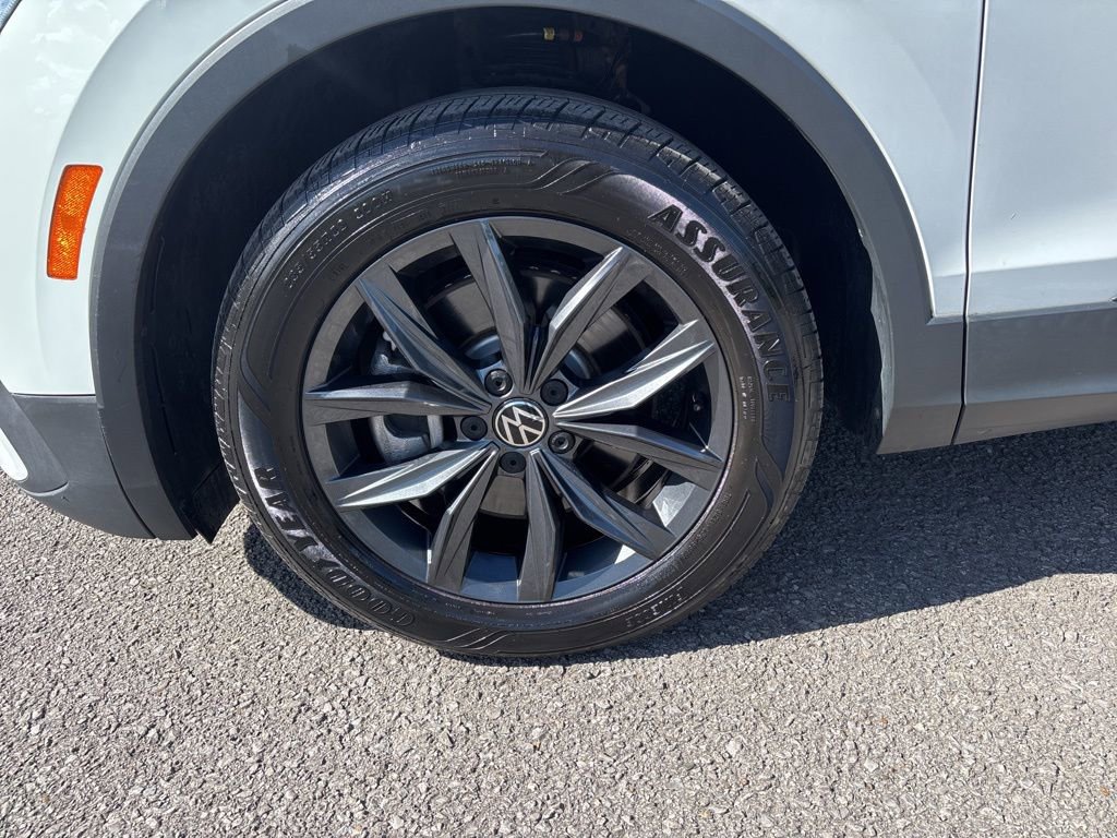 Used 2022 Volkswagen Tiguan SE w/ Panoramic Sunroof Package image 8
