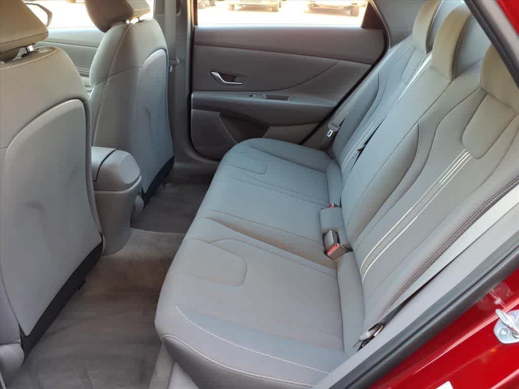 Used 2023 Hyundai Elantra SEL w/ Convenience Package FWD image 9