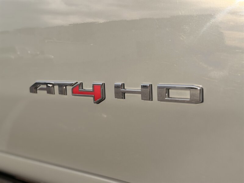 Used 2024 GMC Sierra 2500 AT4 w/ AT4 Premium Plus Package AWD/4WD image 8