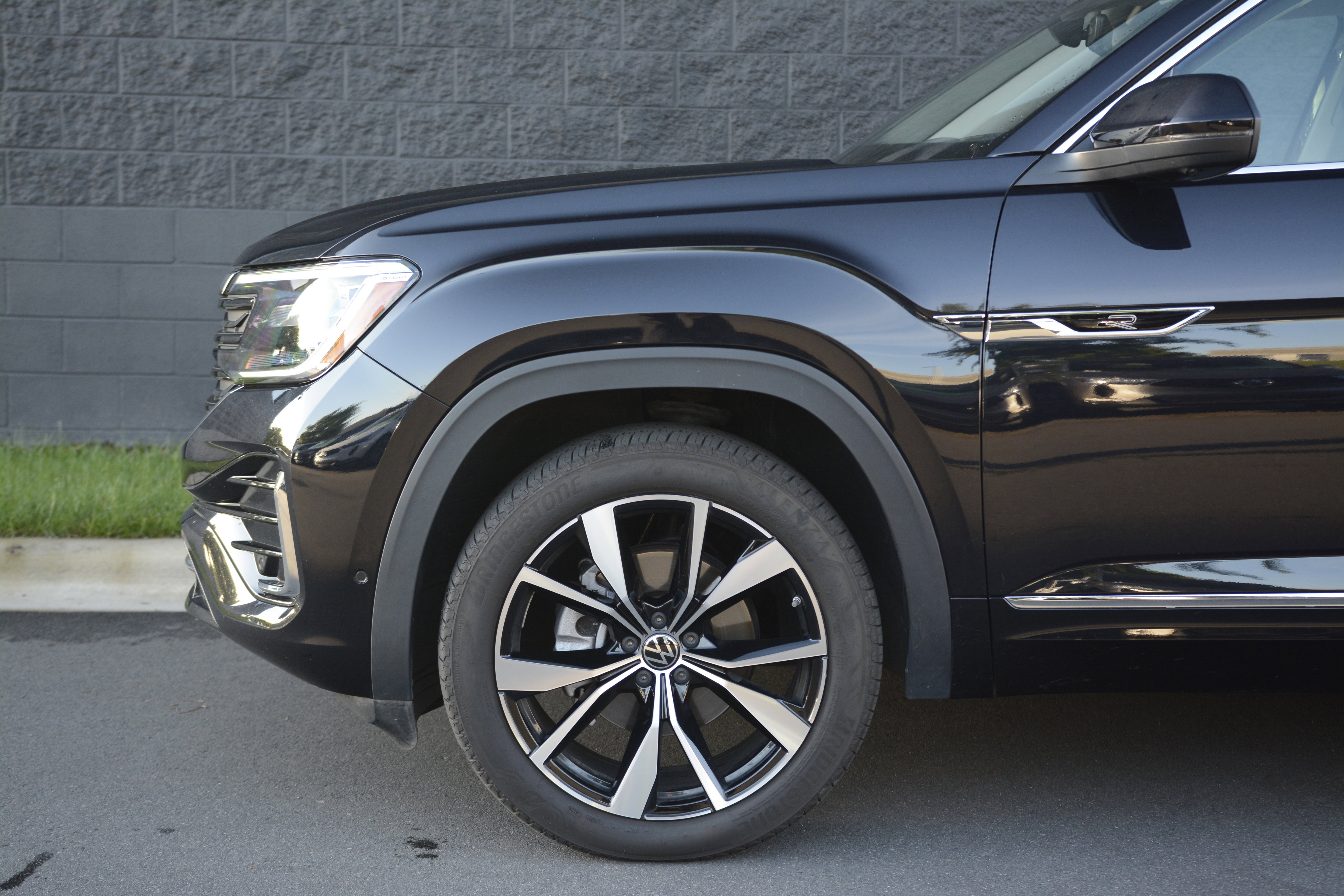 Used 2024 Volkswagen Atlas SEL Premium R-Line AWD/4WD image 39